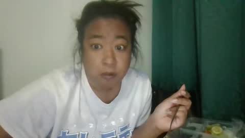 Snapshot of howdykannapat chatting on November 17, 2025, 12:55 pm NIDA online show from November 17, 2025, 12:55 pm