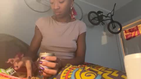 Snapshot of hrtluv chatting on February 24, 2026, 12:58 pm hrtluv online show from February 24, 2026, 12:58 pm