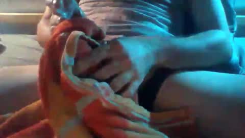 Snapshot of huge_guy_87 chatting on December 13, 2025, 11:43 pm huge_guy_87 online show from December 13, 2025, 11:43 pm