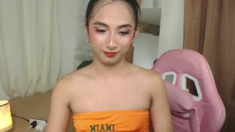 Snapshot of hugeasiancockandrea chatting on February 14, 2025, 7:54 pm drea online show from February 14, 2025, 7:54 pm