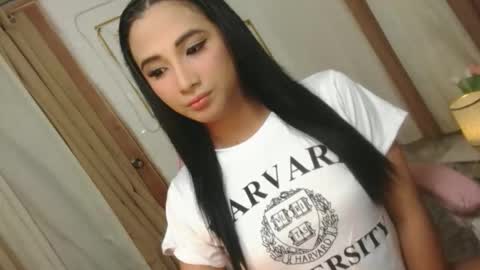 Snapshot of hugeasiancockandrea chatting on October 5, 2025, 5:22 pm drea online show from October 5, 2025, 5:22 pm