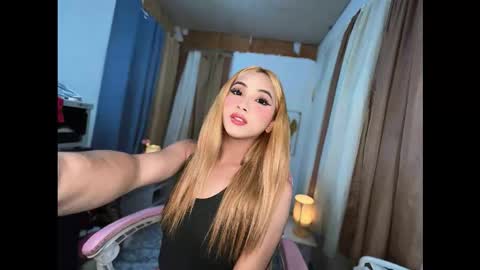 Snapshot of hugeasiancockandrea chatting on October 8, 2025, 10:18 pm drea online show from October 8, 2025, 10:18 pm