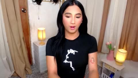 Snapshot of hugeasiancockandrea chatting on October 23, 2025, 9:52 am drea online show from October 23, 2025, 9:52 am