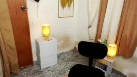 Snapshot of hugeasiancockandrea chatting on October 31, 2025, 7:26 pm drea online show from October 31, 2025, 7:26 pm