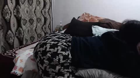 hugeassdevil online show from April 6, 2026, 11:55 am