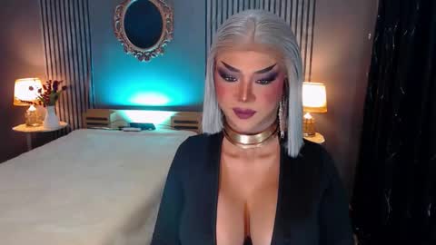 Snapshot of hugecockchristine chatting on October 18, 2025, 5:54 am Christine online show from October 18, 2025, 5:54 am