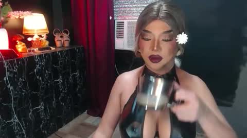 Snapshot of hugecockchristine chatting on June 11, 2026, 12:32 am Christine online show from June 11, 2026, 12:32 am