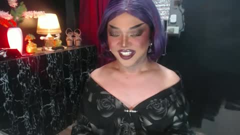Snapshot of hugecockchristine chatting on June 13, 2026, 5:38 am Christine online show from June 13, 2026, 5:38 am