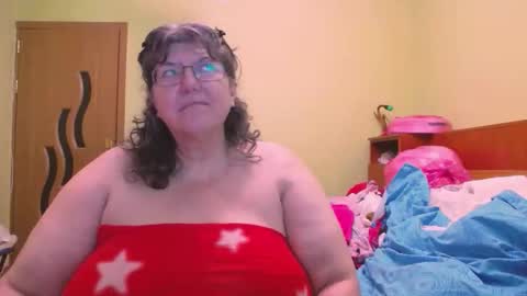 Snapshot of hugetitsxxx chatting on October 14, 2025, 12:11 am HugeTitsXXX online show from October 14, 2025, 12:11 am