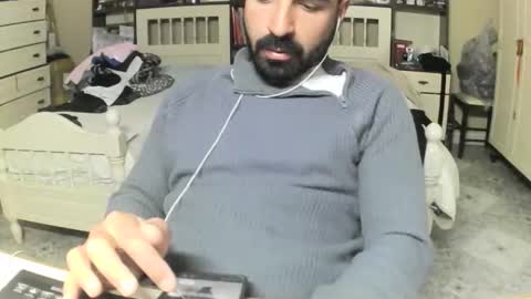 hugeveiny online show from April 13, 2026, 5:07 pm