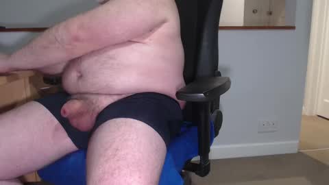 Snapshot of huggie_bear69 chatting on February 26, 2025, 9:27 pm Huggie Bear online show from February 26, 2025, 9:27 pm