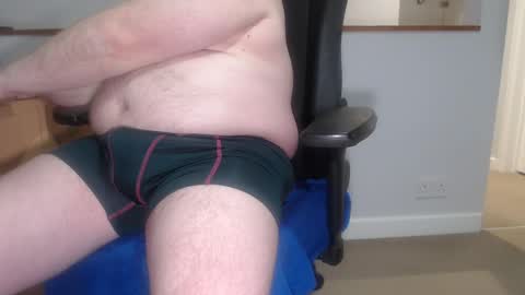 Snapshot of huggie_bear69 chatting on March 5, 2025, 10:22 am Huggie Bear online show from March 5, 2025, 10:22 am