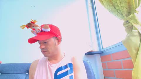 hugo_bighot online show from December 3, 2024, 1:32 pm