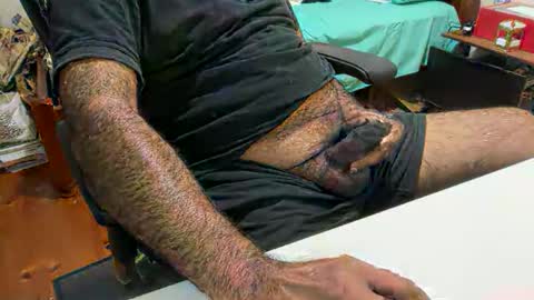 Snapshot of hugo_bulls chatting on March 4, 2026, 9:15 am HunkyLover online show from March 4, 2026, 9:15 am