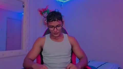 Snapshot of hugo_cano chatting on April 25, 2026, 10:51 pm Hugo Cano online show from April 25, 2026, 10:51 pm