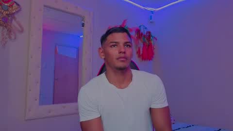 Snapshot of hugo_cano chatting on April 29, 2026, 8:26 pm Hugo Cano online show from April 29, 2026, 8:26 pm