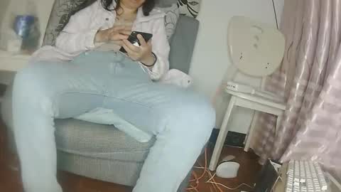 hujiajia520321431 online show from April 2, 2026, 11:52 am