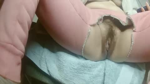 hujiajia520321431 online show from April 29, 2026, 9:32 pm