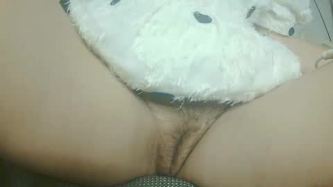 hujiajia520321431 online show from May 19, 2026, 8:37 pm