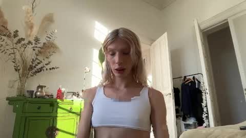 Alice help me reach 100 likes  online show from April 29, 2026, 7:31 pm