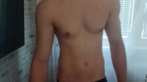 Snapshot of hungandstrong00 chatting on June 8, 2026, 10:15 am hungandstrong00 online show from June 8, 2026, 10:15 am