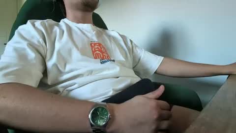 hungdaddy210 online show from June 19, 2026, 6:12 pm