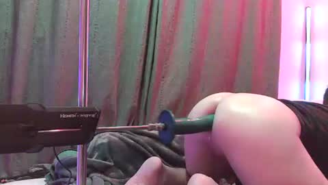 Snapshot of hunggreedybtm chatting on December 16, 2025, 5:12 am Greedybttm online show from December 16, 2025, 5:12 am