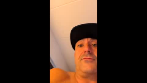 hungitalian40 online show from March 6, 2026, 11:39 am