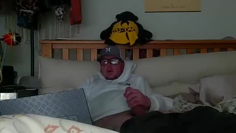 HuingsingleDad79 online show from April 3, 2026, 5:22 pm