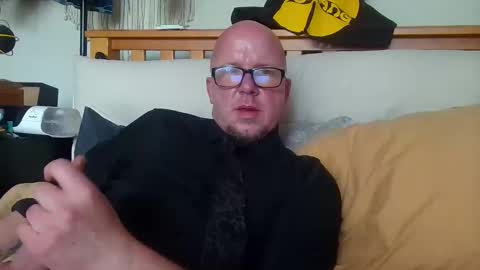 HuingsingleDad79 online show from April 28, 2026, 7:19 pm