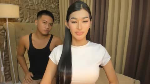 hunkhomerontop online show from October 25, 2025, 7:27 am