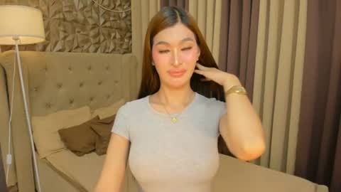 hunkhomerontop online show from June 11, 2026, 8:45 am