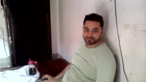 hunkster102 online show from April 18, 2026, 3:10 am