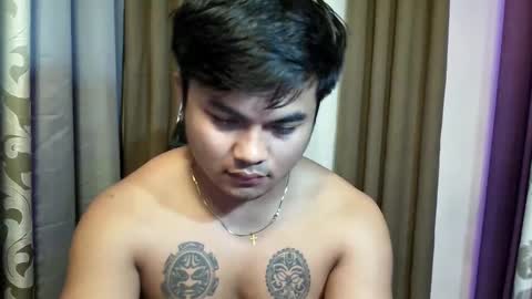 Snapshot of hunkyzeus chatting on May 19, 2026, 4:35 pm hunkyzeus online show from May 19, 2026, 4:35 pm