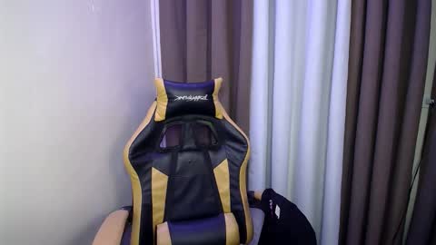 Snapshot of hunkyzeus chatting on June 5, 2026, 2:23 pm hunkyzeus online show from June 5, 2026, 2:23 pm