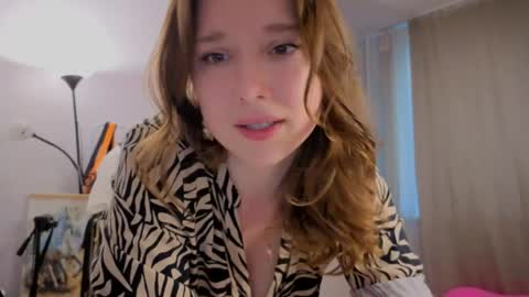 Snapshot of hunny_ines chatting on May 16, 2026, 5:23 pm Ines online show from May 16, 2026, 5:23 pm