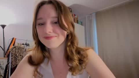 Snapshot of hunny_ines chatting on May 17, 2026, 5:20 pm Ines online show from May 17, 2026, 5:20 pm