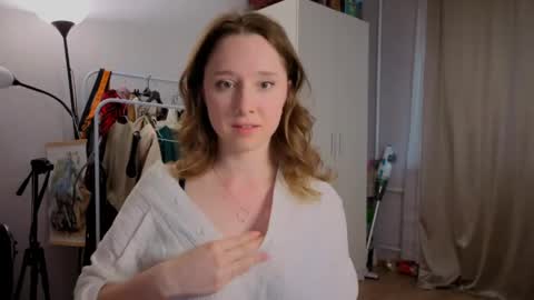 Snapshot of hunny_ines chatting on May 21, 2026, 5:31 pm Ines online show from May 21, 2026, 5:31 pm