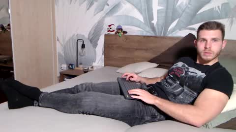 Hunter Bridges online show from January 1, 2025, 2:42 pm