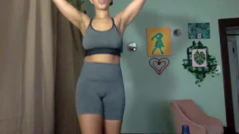 Snapshot of hunyybunz chatting on January 7, 2025, 4:16 pm Goddess Hunyy online show from January 7, 2025, 4:16 pm