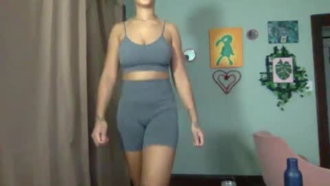 Snapshot of hunyybunz chatting on January 8, 2025, 4:11 pm Goddess Hunyy online show from January 8, 2025, 4:11 pm