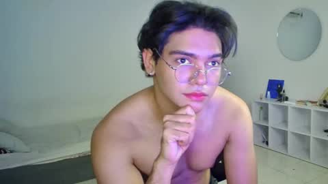 Snapshot of husband_xxx chatting on November 18, 2025, 4:00 pm husband_xxx online show from November 18, 2025, 4:00 pm