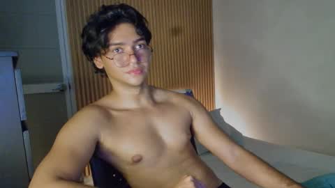 Snapshot of husband_xxx chatting on February 6, 2026, 3:55 am husband_xxx online show from February 6, 2026, 3:55 am