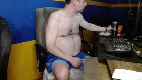 Snapshot of huskyguy chatting on May 4, 2026, 3:35 am Huskyguy online show from May 4, 2026, 3:35 am
