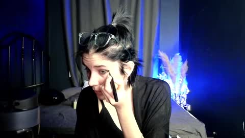 Hyeon Jin online show from March 4, 2025, 10:57 am