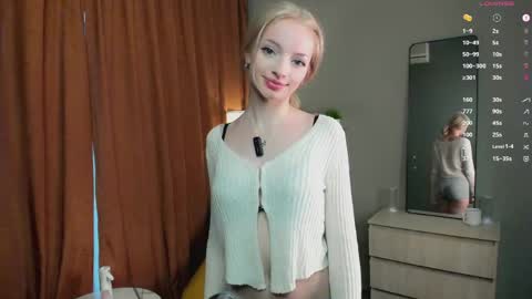 Snapshot of hypno_eyes_babe chatting on May 17, 2026, 4:14 pm Kate online show from May 17, 2026, 4:14 pm