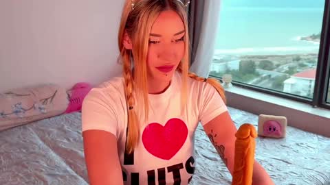 Your submissive lady 3 online show from January 16, 2025, 8:54 am