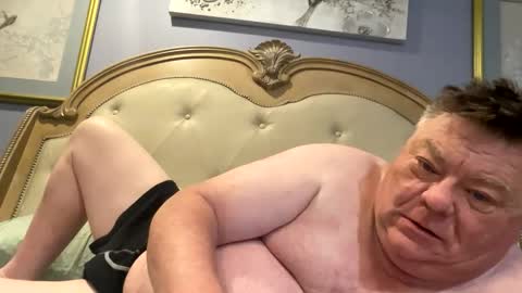 Snapshot of hypnotizing4u chatting on March 25, 2026, 12:33 pm hypnotizing4u online show from March 25, 2026, 12:33 pm