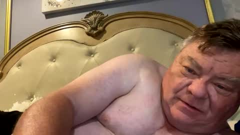 Snapshot of hypnotizing4u chatting on June 2, 2026, 12:18 pm hypnotizing4u online show from June 2, 2026, 12:18 pm