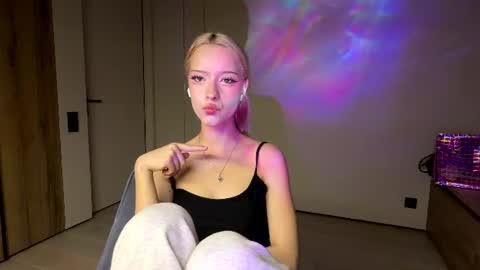 Anny online show from June 9, 2026, 7:03 pm